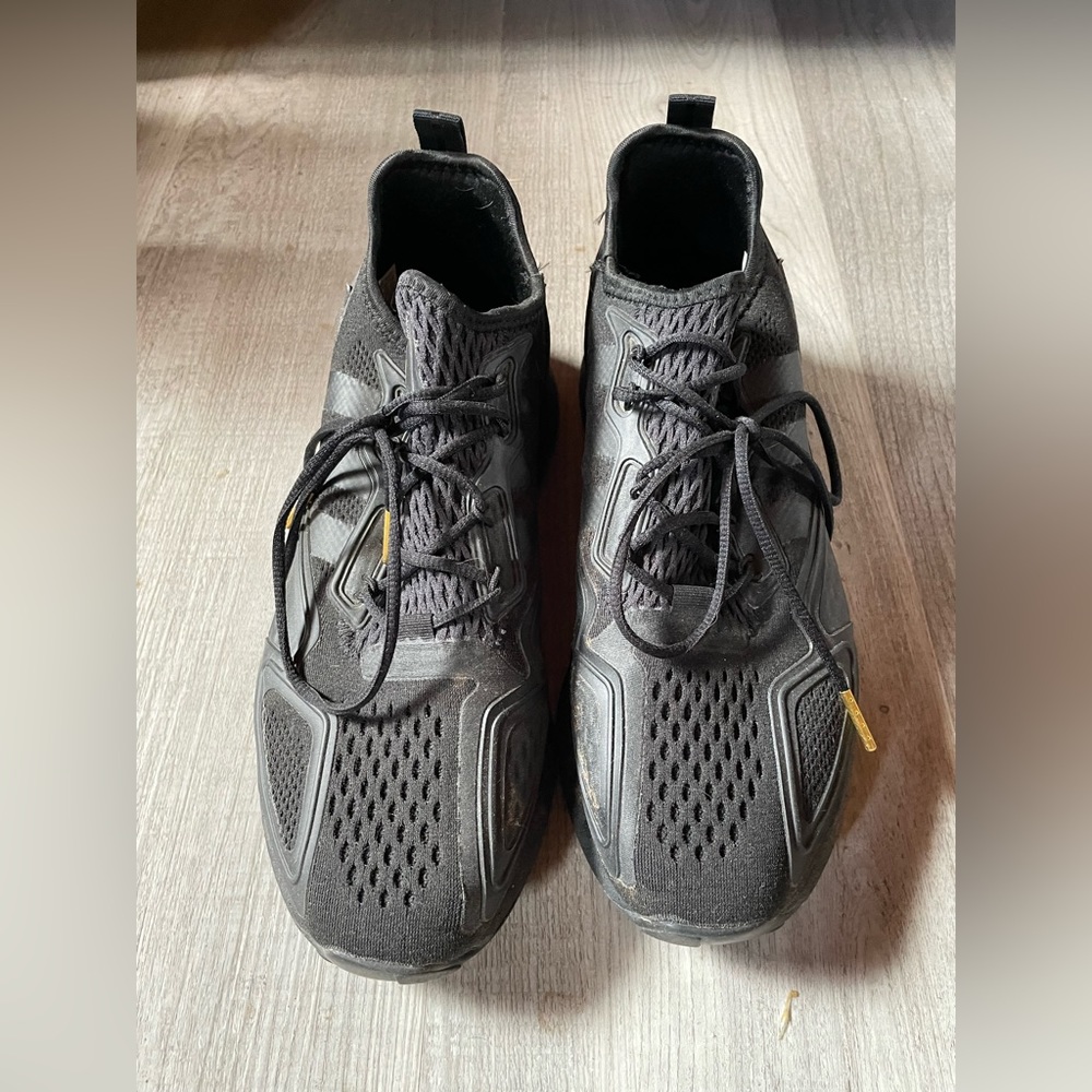 ADIDAS men’s 8.5 sneakers. Black with gold detailing